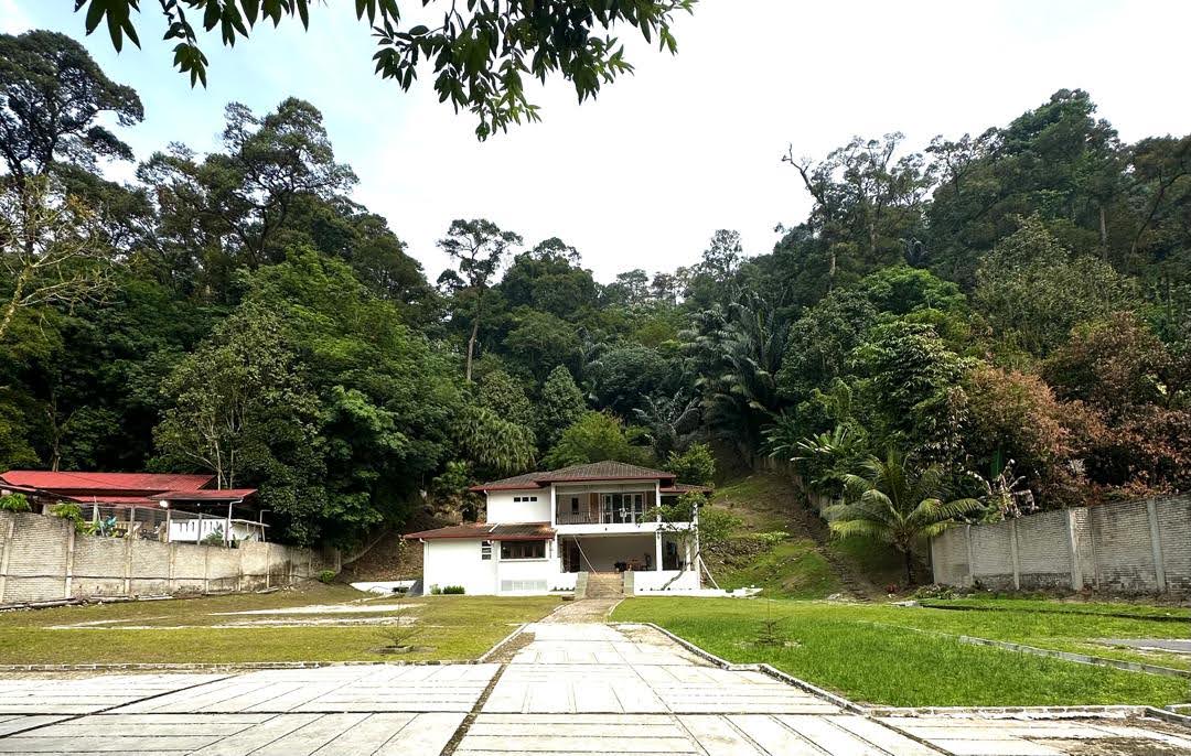 2 storey bungalow on 1 acre land
