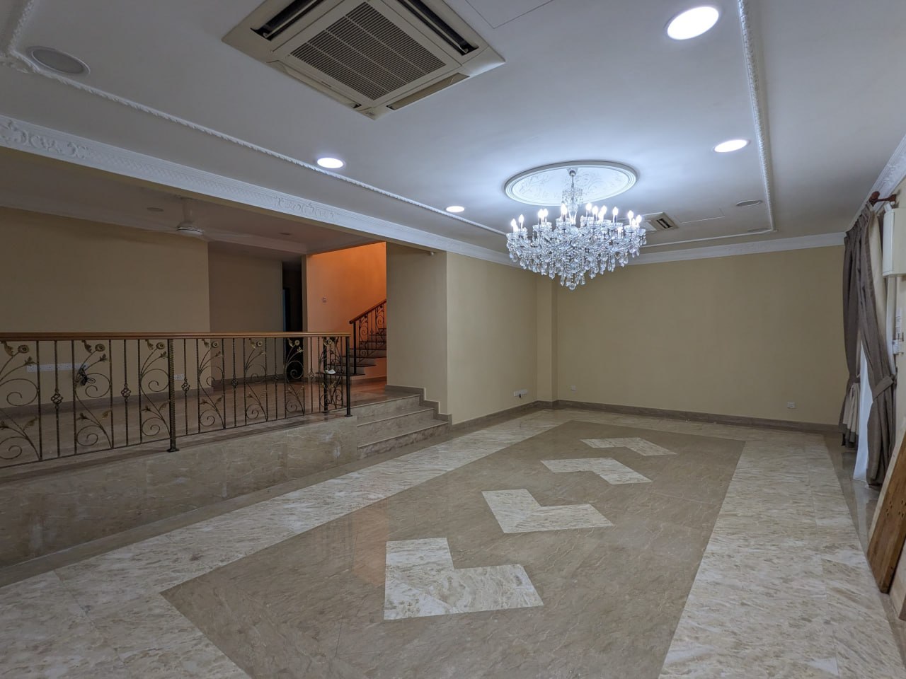 Tastefully renovated corner lot semi detached house in Sierra Damansara — photo 4
