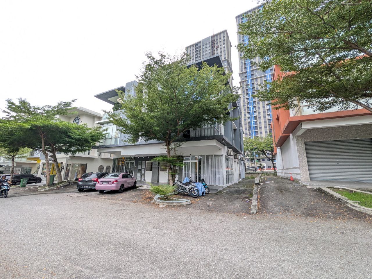 2.5 storey semi detached shop office — photo 3