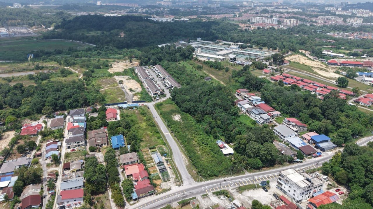 Batu 10, Hulu Langat Selangor Flat roadside land — photo 2