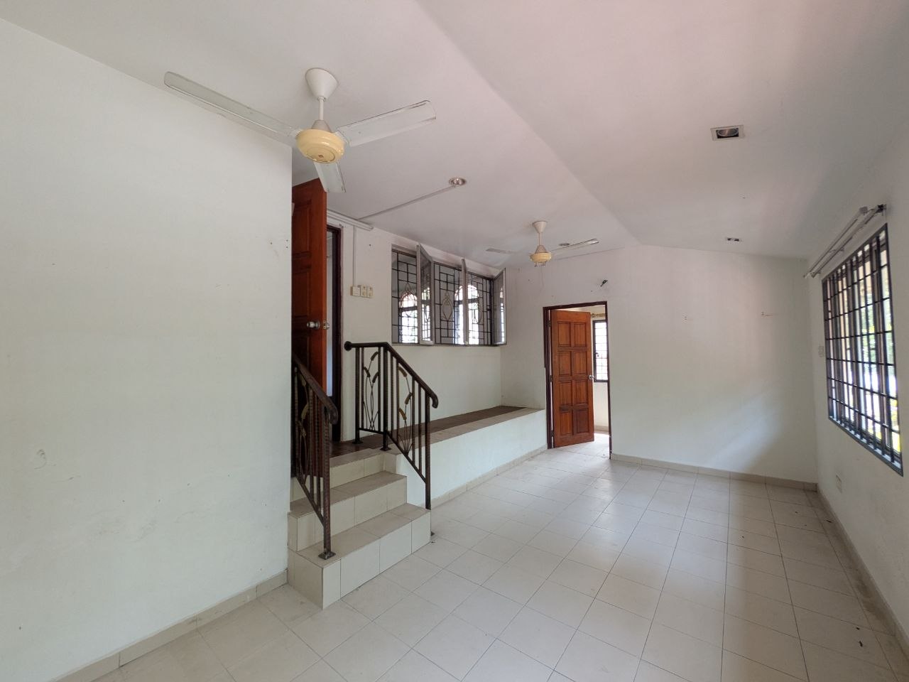 Renovated Semi Detached house — photo 2