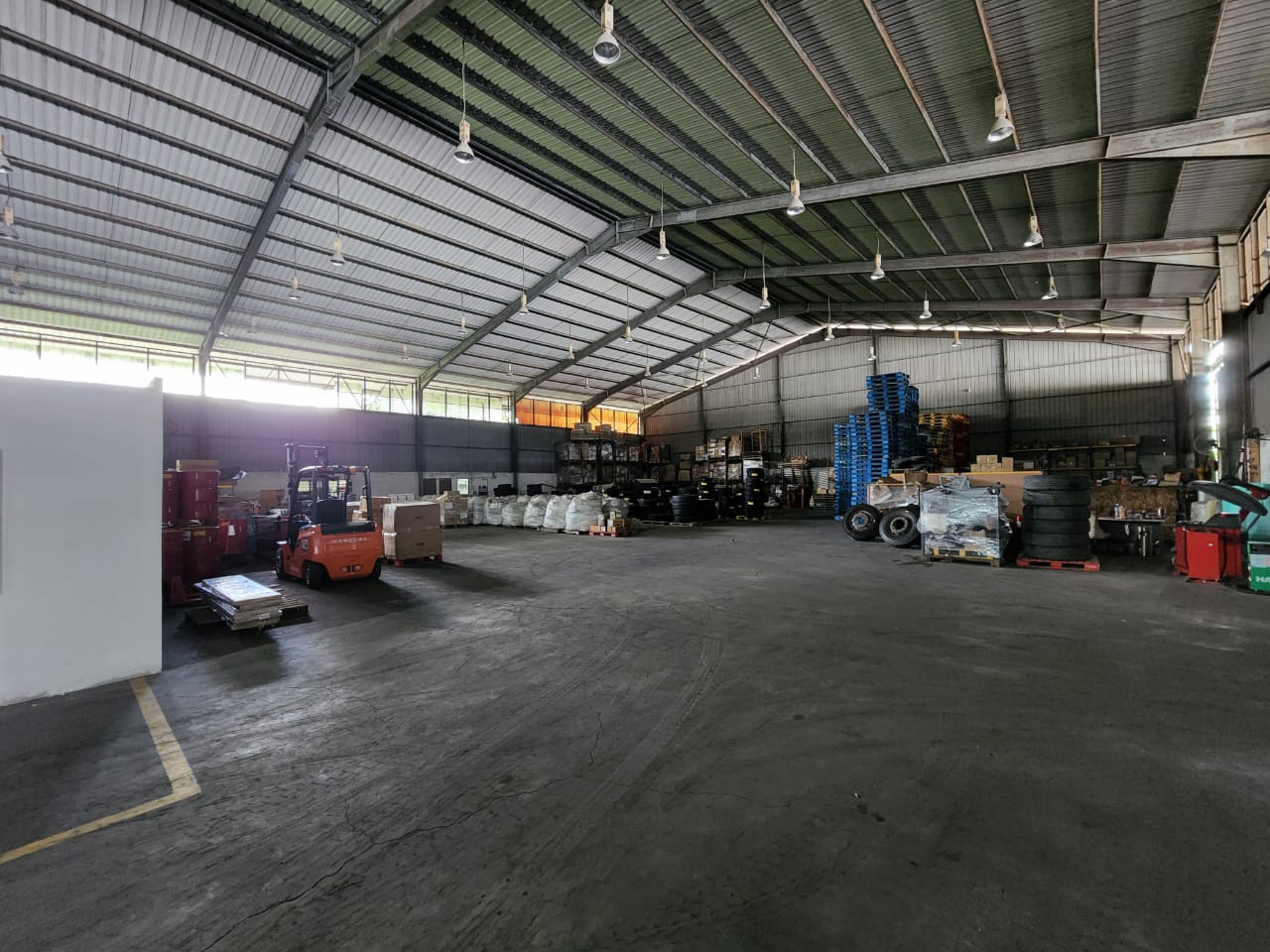 Warehouse cum Store Yard Subang Jaya — photo 1