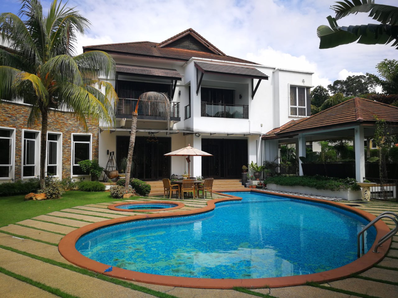 2 storey huge bungalow (mansion) — photo 4