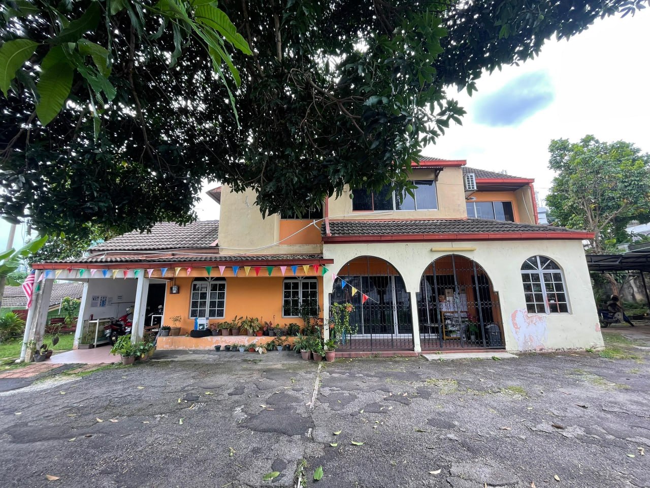 Two storey bungalow in Pinggir Taman Tun Dr Ismail, KL โ photo 1