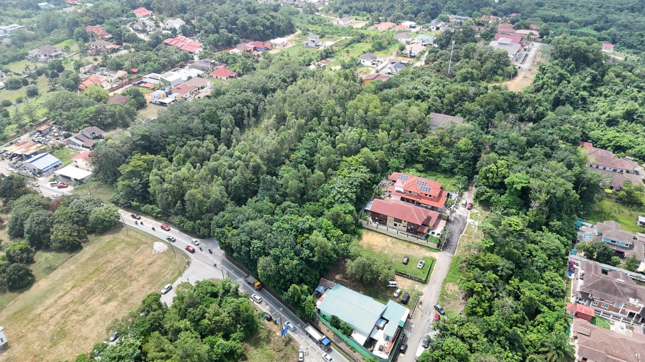 Roadside residential land on Lorong Melati, Kuang, Sg Buloh — photo 1