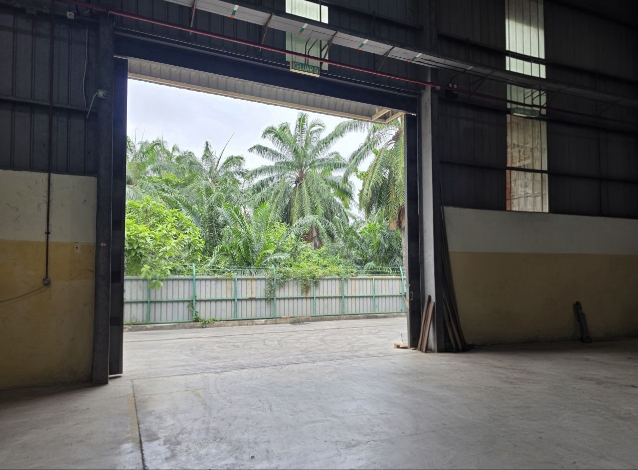 Detached Warehouse For Sale — photo 2