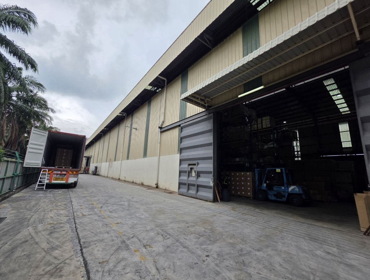 Detached Warehouse For Sale — photo 4