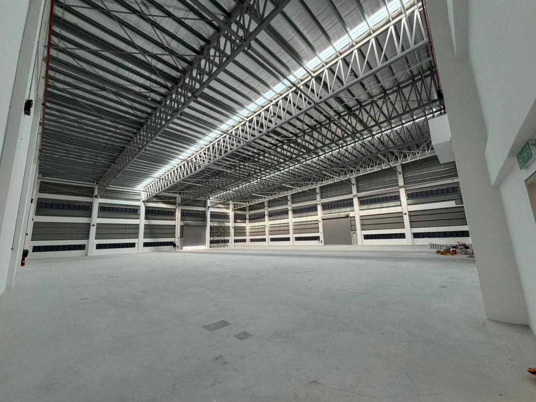 Twin Factories Elmina East Industrial Park For Lease — photo 1
