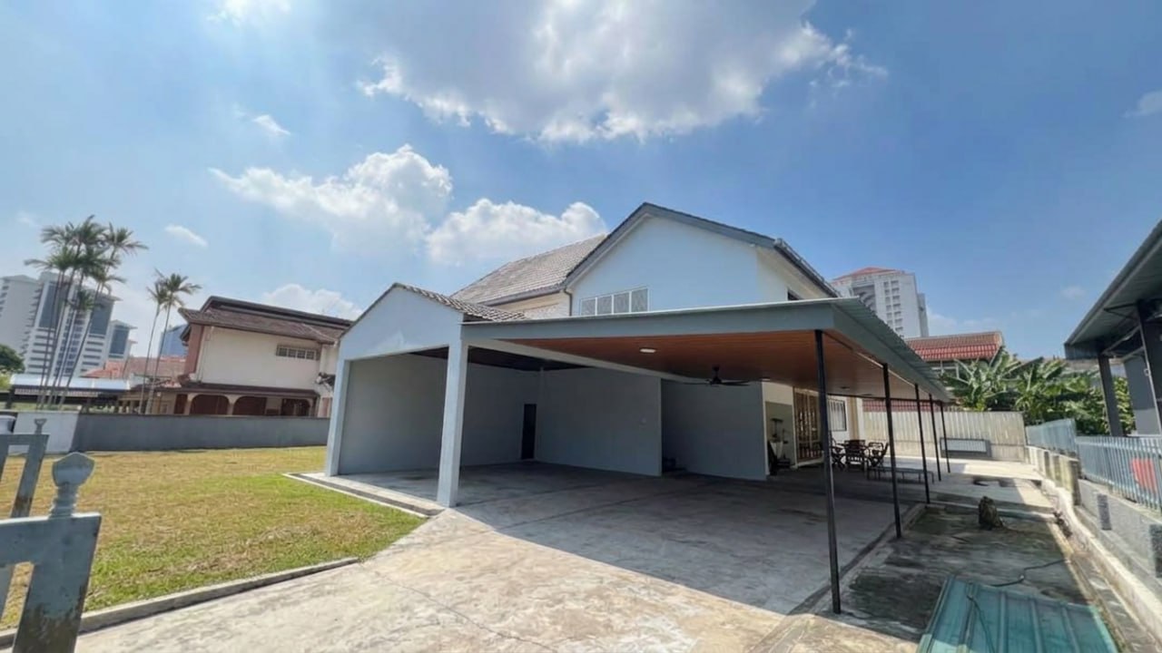 Two storey bungalow Taman Ampang Utama — photo 1
