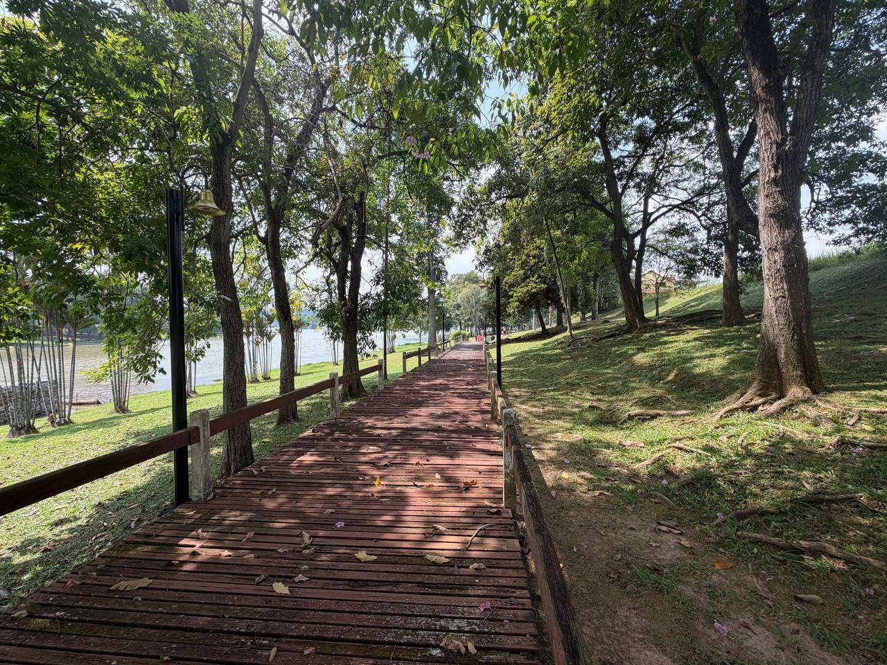 Lake View | Exclusive Bungalow Land in Presint 10 — photo 2