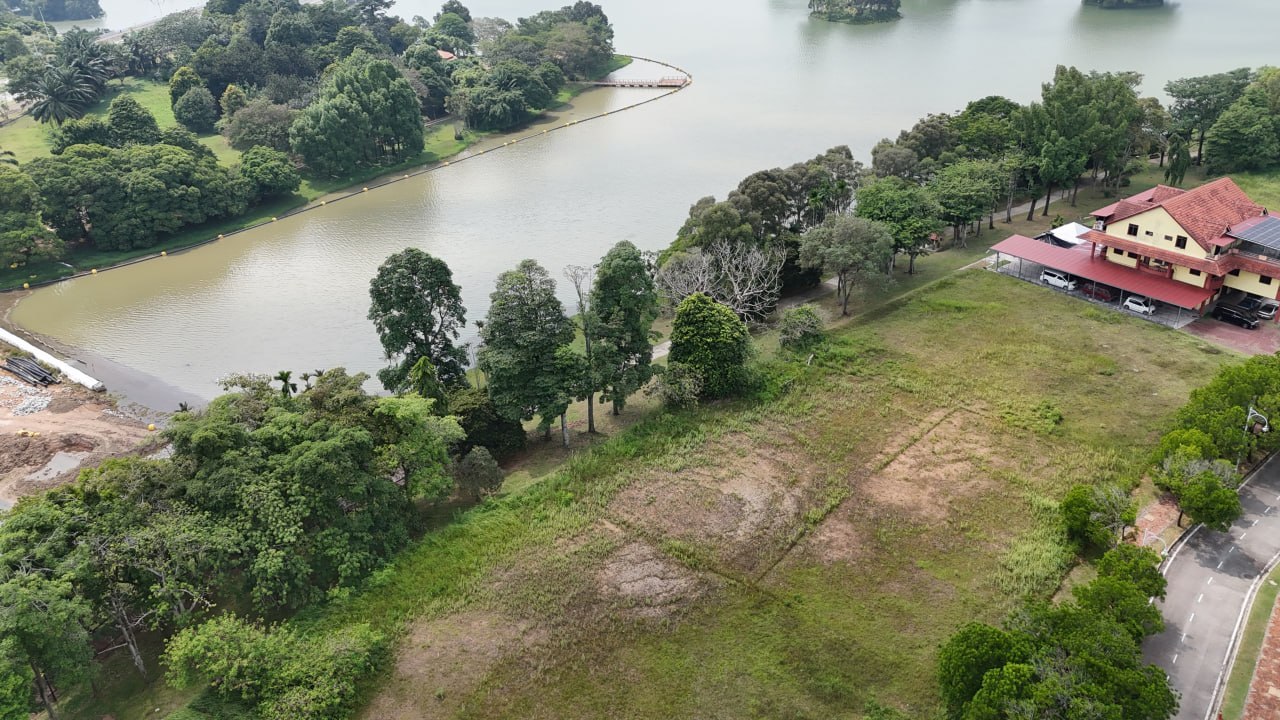 Lake View | Exclusive Bungalow Land in Presint 10 — photo 3