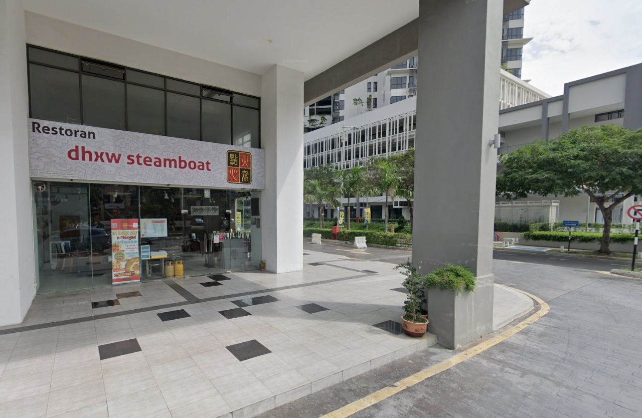 Commercial shop with tenant GF & Mezanine Flr corner — photo 1