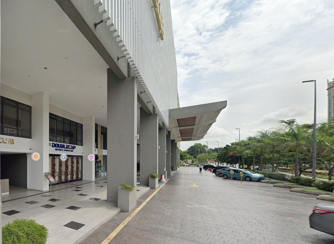 Commercial shop with tenant GF & Mezanine Flr corner — photo 2